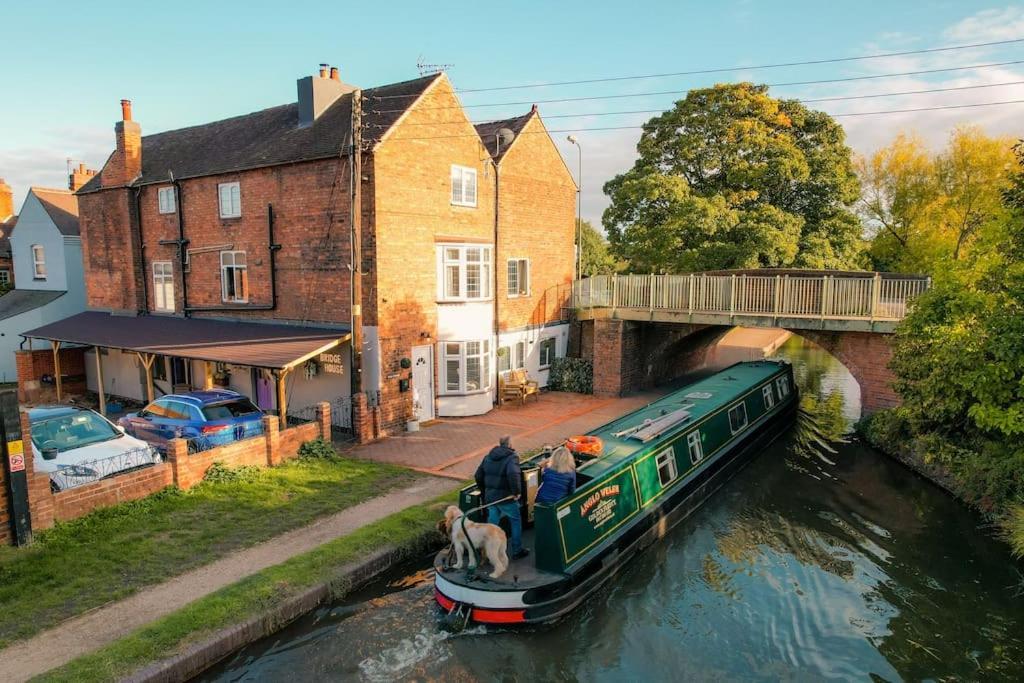 Hidden Gem Canal Facing Retreat With Lovely Walks Hopwas エクステリア 写真