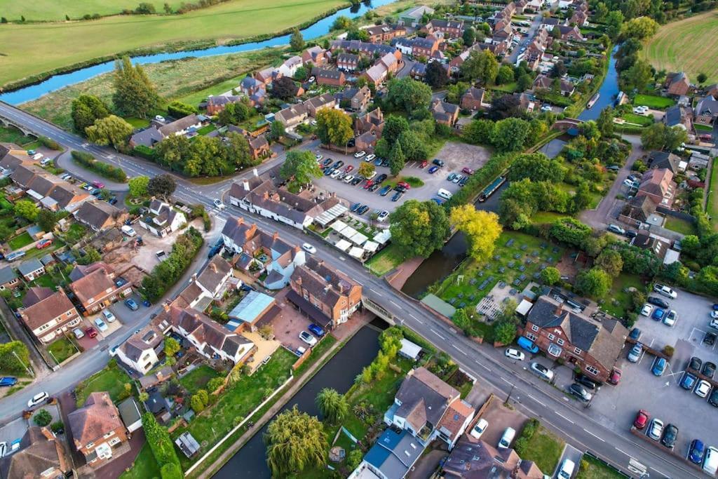 Hidden Gem Canal Facing Retreat With Lovely Walks Hopwas エクステリア 写真
