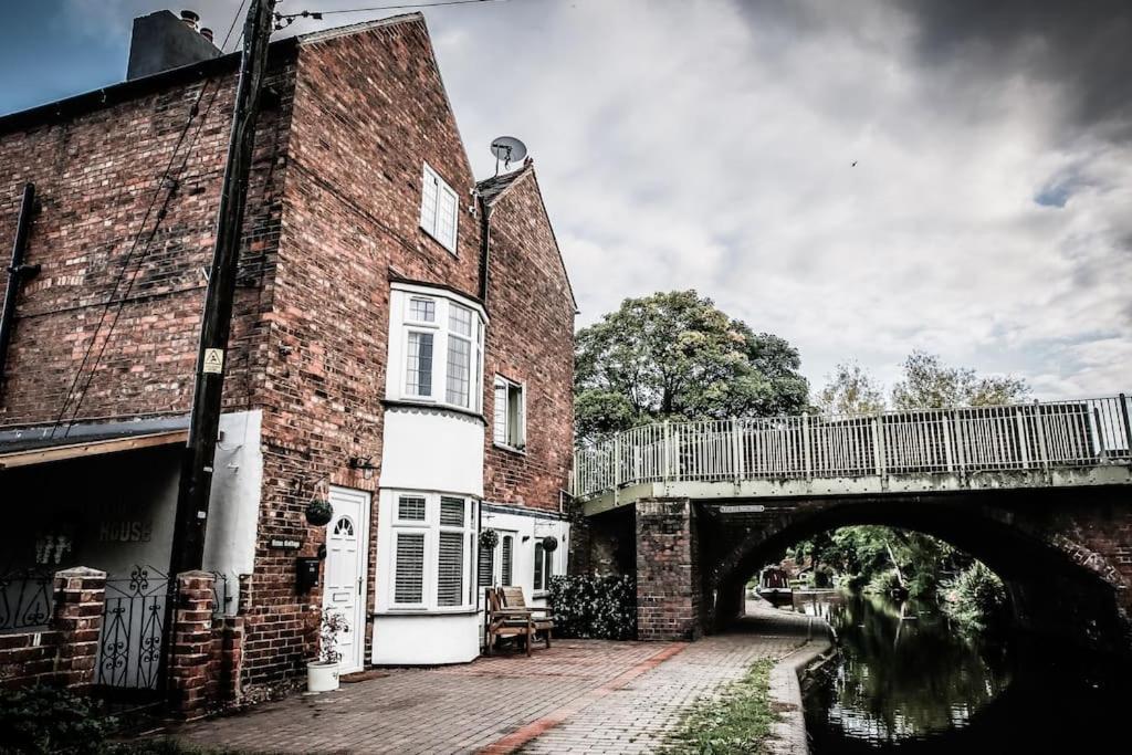 Hidden Gem Canal Facing Retreat With Lovely Walks Hopwas エクステリア 写真