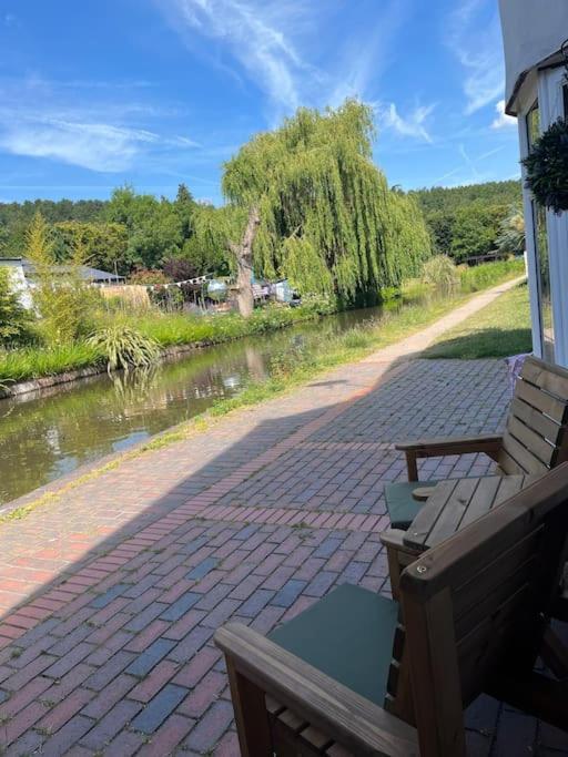 Hidden Gem Canal Facing Retreat With Lovely Walks Hopwas エクステリア 写真