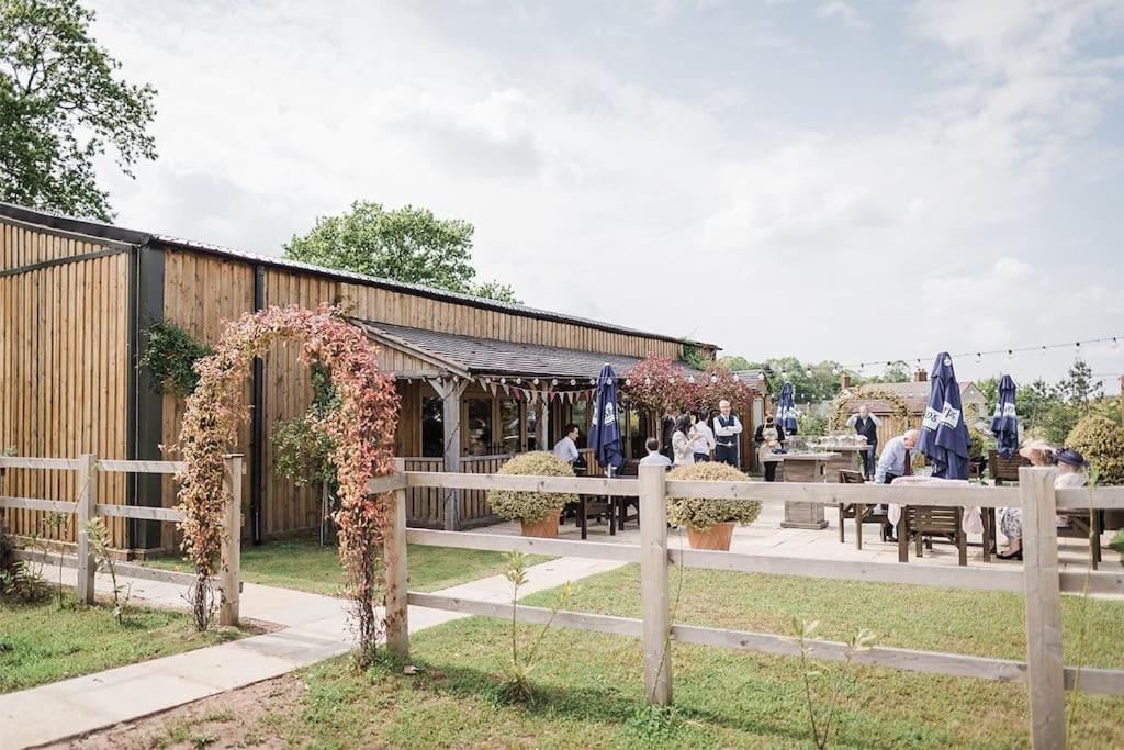 Hidden Gem Canal Facing Retreat With Lovely Walks Hopwas エクステリア 写真