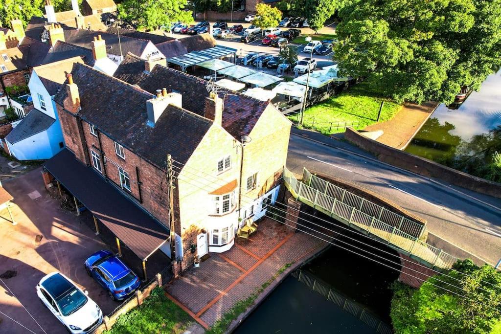 Hidden Gem Canal Facing Retreat With Lovely Walks Hopwas エクステリア 写真