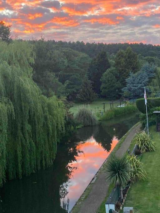 Hidden Gem Canal Facing Retreat With Lovely Walks Hopwas エクステリア 写真